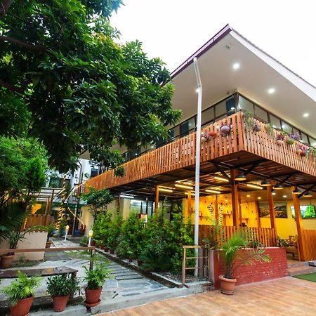Jawlakhel Hotel Harmony & Little Bites Bistro מראה חיצוני תמונה