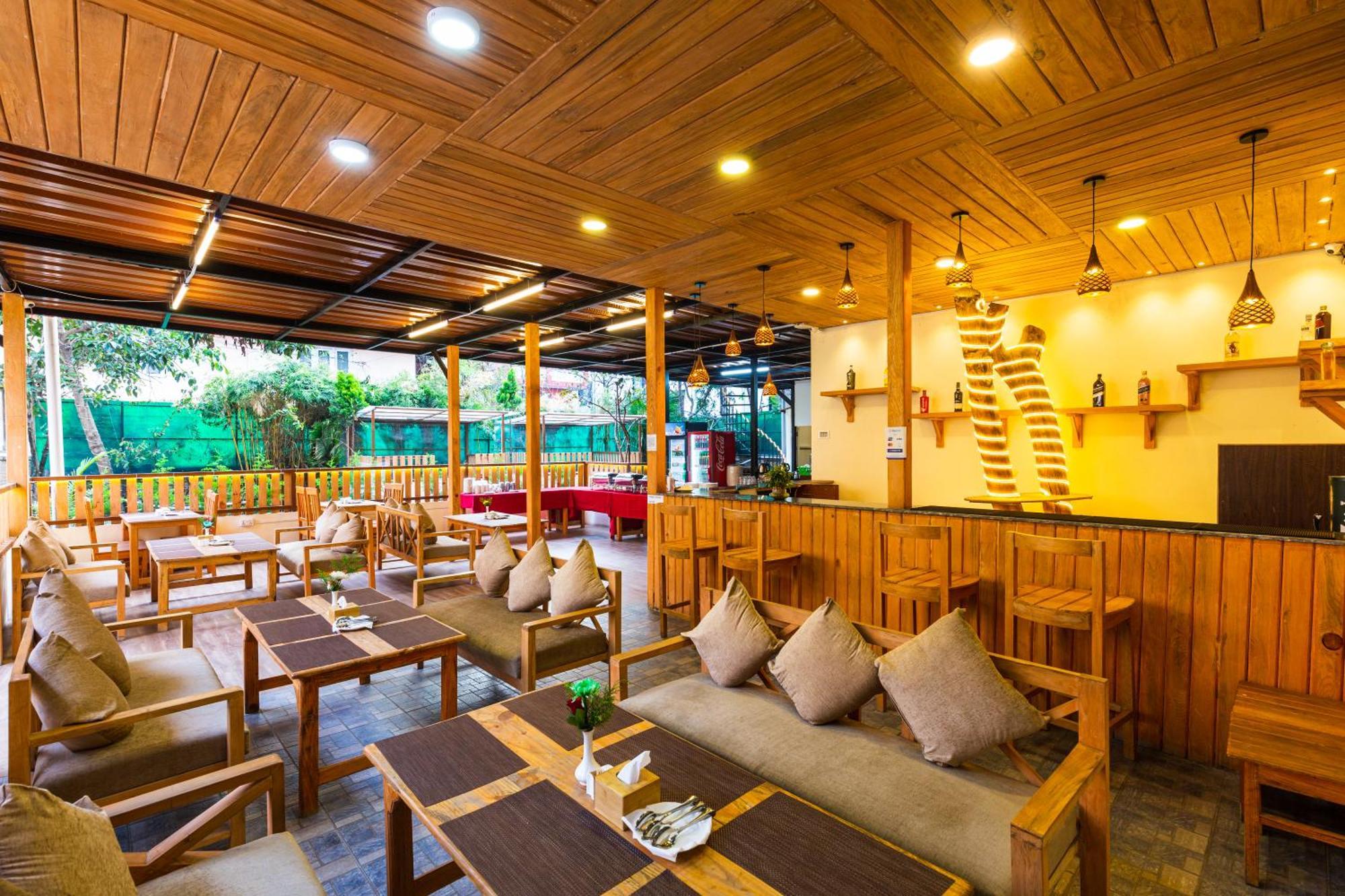 Jawlakhel Hotel Harmony & Little Bites Bistro מראה חיצוני תמונה