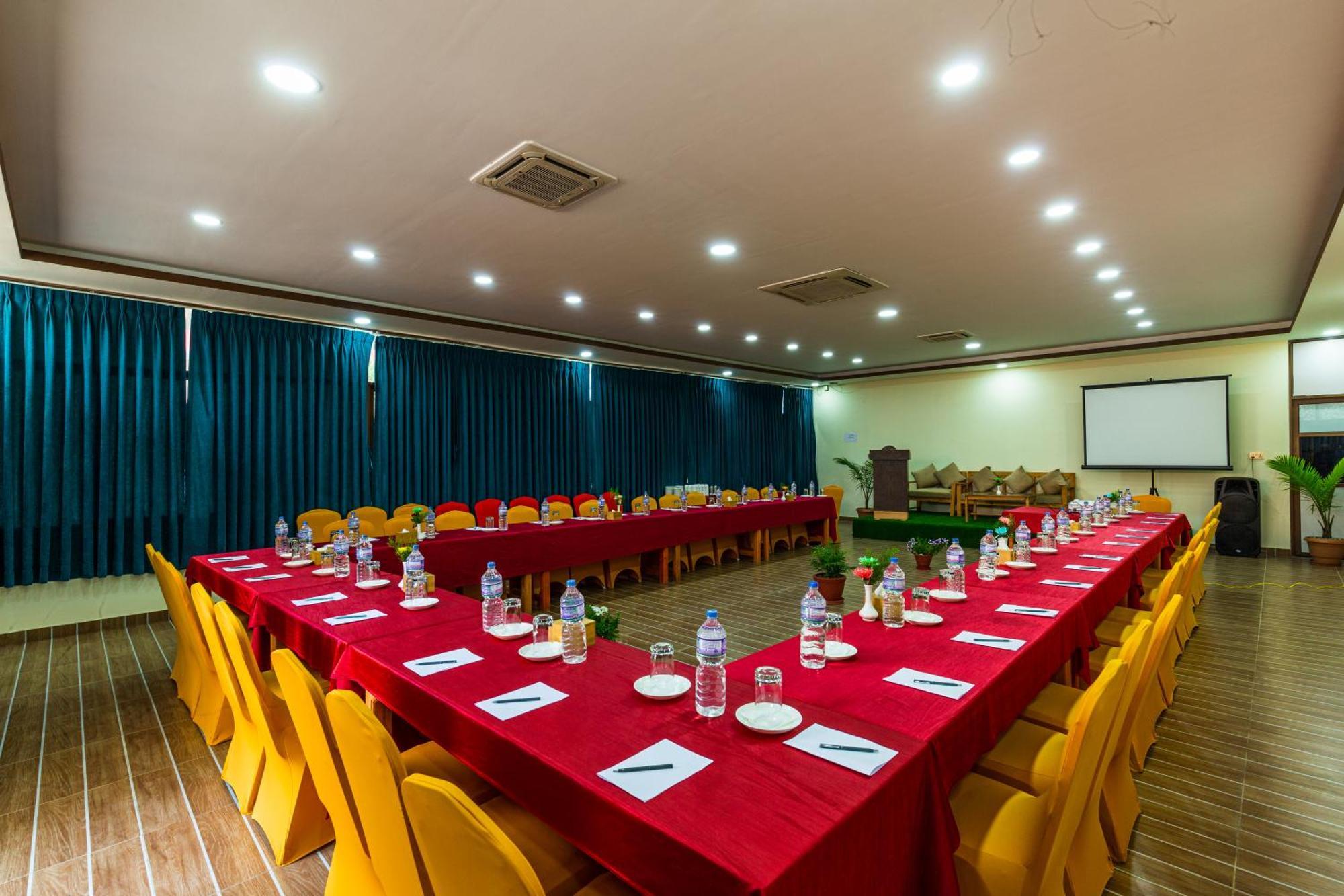 Jawlakhel Hotel Harmony & Little Bites Bistro מראה חיצוני תמונה
