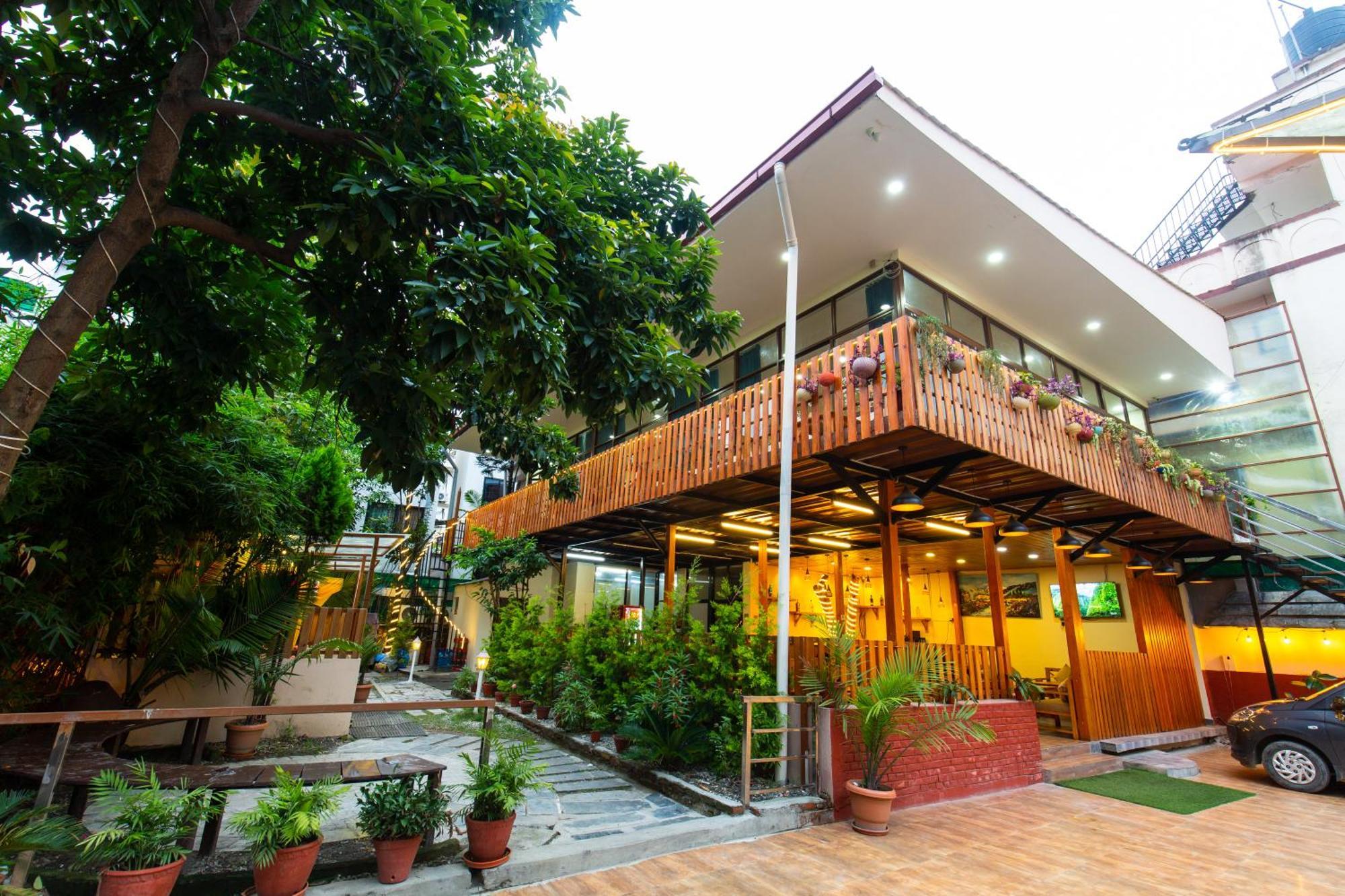 Jawlakhel Hotel Harmony & Little Bites Bistro מראה חיצוני תמונה