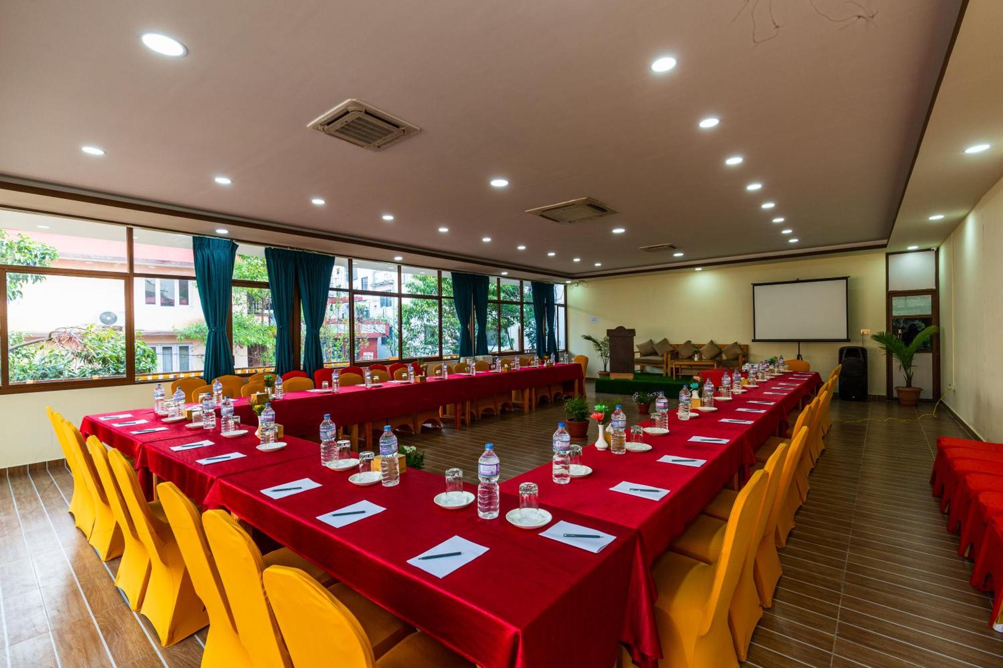 Jawlakhel Hotel Harmony & Little Bites Bistro מראה חיצוני תמונה